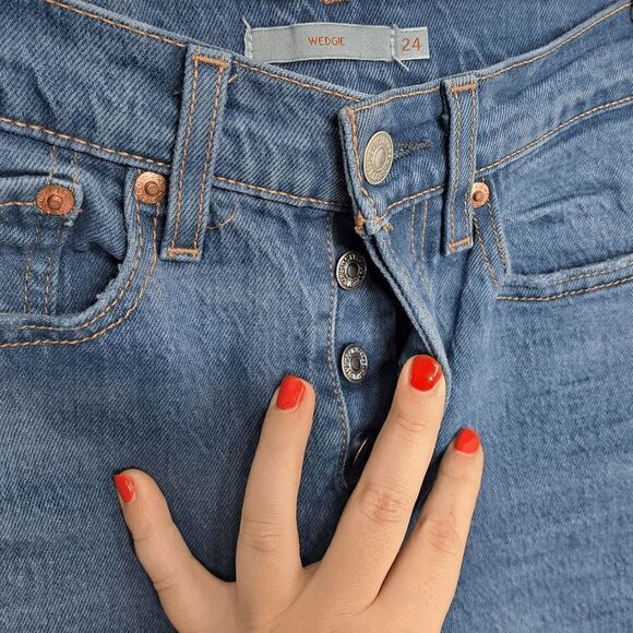 Levi's Premium Wedgie Jeans size 24 - Picture 9 of 9